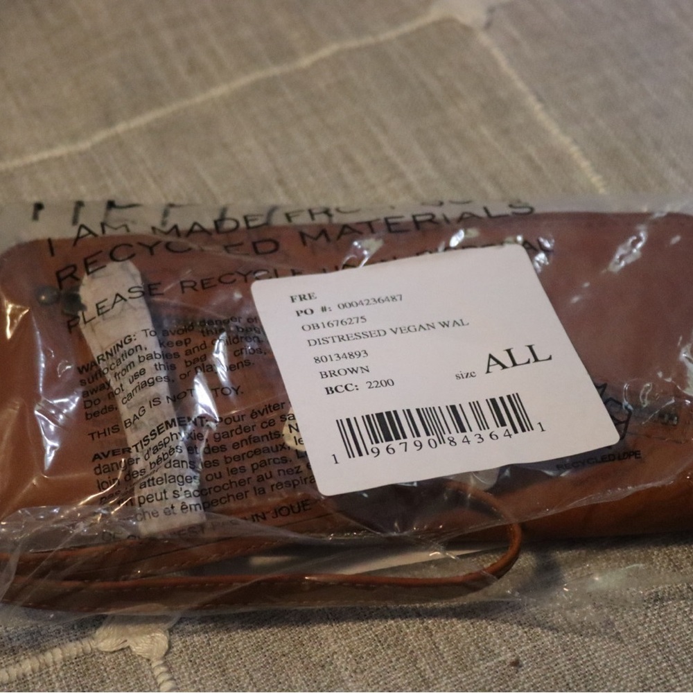 Free People tan wristlet, vegan leather - Picture 2 of 9